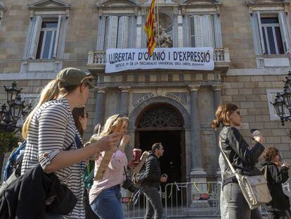 Pancartas en el Palau de la Generalitat de Cataluña 