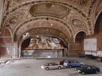 &#039;Michigan Theatre&#039; (1999), parte de la serie fotogr&aacute;fica dedicada a Detroit, del artista Stab Douglas.