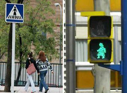 Una señal de tráfico y nuevos semáforos con iconos femeninos en Fuenlabrada (Madrid).