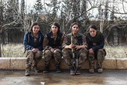 Milicianas kurdas que han combatido en el frente de Alepo, la semana pasada
