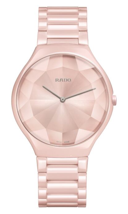 La colaboración de Rado con Grandi Giardini Italiani, que comenzó en 2017, sirvió para aunar sus intereses comunes y ofreció una oportunidad para ampliar la familia True Thinline, mediante la creación de la colección True Thinline Nature. Los últimos relojes en incorporarse a la familia llegan bajo el nombre de Four Seasons, de cerámica coloreada de alta tecnología e incorporan innovadoras técnicas de producción de cristales de zafiro. Precio: 2.150 euros. www.rado.com.