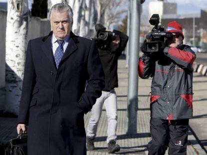 El extesorero del PP Luis B&aacute;rcenas, a su salida de la sede de la Audiencia Nacional.