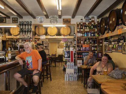 La bodega Casas, en Gràcia, es una de las que el Ayuntamiento quiere blindar.