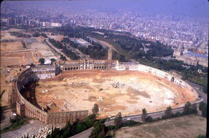 La designació de Barcelona com a seu olímpica va ser el principi de la transformació urbanística de la ciutat. A la imatge, estat de l'estadi de Montjuïc l'1 d'octubre del 1986.