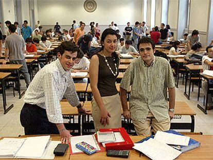 Alumnos del último curso de ingeniería industrial de ICAI en época de exámenes.