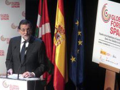 GRA488. BILBAO, 03/03/2014.- El presidente del Gobierno, Mariano Rajoy, durante la clausura en el Foro Global Espa&ntilde;a 2014, donde ha intervenido varios comisarios europeos y presidentes de algunas de las empresas espa&ntilde;olas m&aacute;s importantes. EFE/LUIS TEJIDO