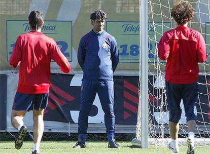 Rijkaard, en una sesión de entrenamiento