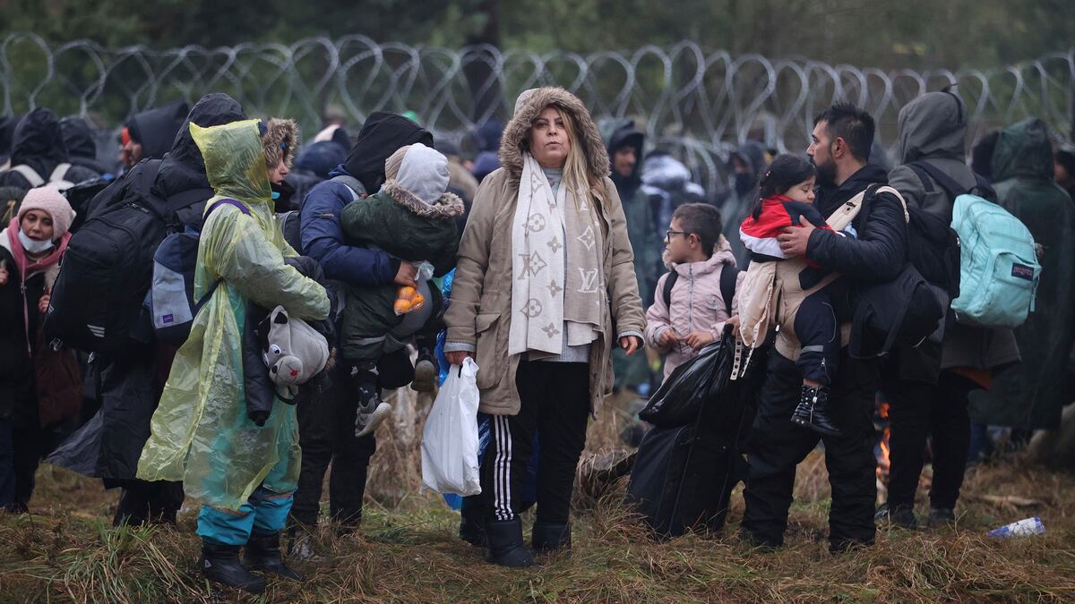 El choque en la frontera polaca entre inmigrantes bielorrusos y la policía 