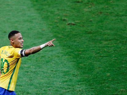 Neymar celebra el segundo gol de Brasil ante Argentina.