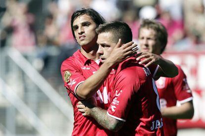 Los jugadores del Twente celebran uno de los goles.