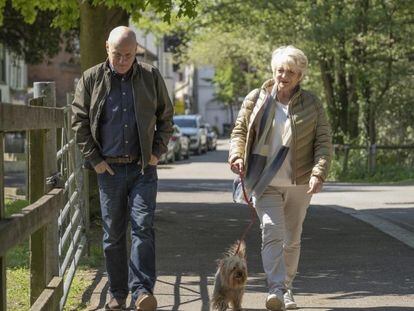 Dave Johns y Alison Steadman en '23 paseos'.