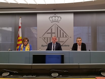 Los concejales Montse Ballarín, Jaume Collboni y Jordi Martí, durante la presentación del presupuesto del Ayuntamiento de Barcelona, en octubre.