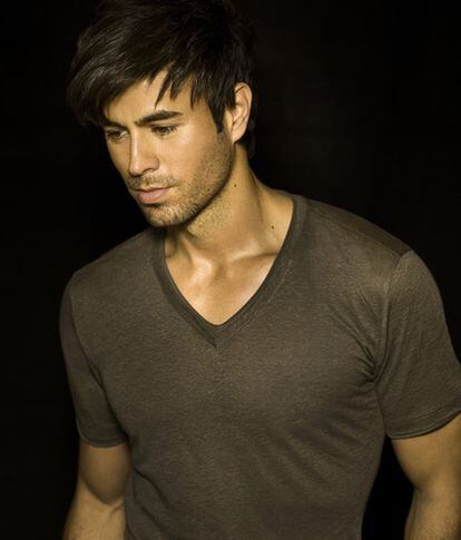 La cadena musical MTV ha confirmado que Enrique Iglesias ha superado a sus competidores nacionales Najwa, Lori Meyers, Mala Rodríguez y SFDK en número de votos, y, por lo tanto, obtiene el MTV Europe Music Awards como Mejor Artista Español, entrando en la lista final de artistas que optan al premio de Mejor Artista Europeo. La gala se emitirá en directo desde la Caja Mágica de Madrid, el próximo el 7 de noviembre.