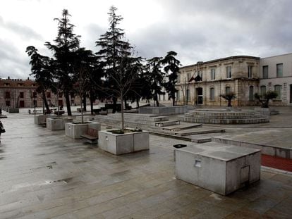 Vista de la Plaza de España de San Fernando de Henares, que acumula una deuda de 94 millones de euros.