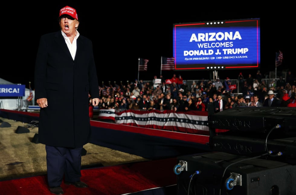 Trump carga contra Biden en su reaparición en la precampaña electoral