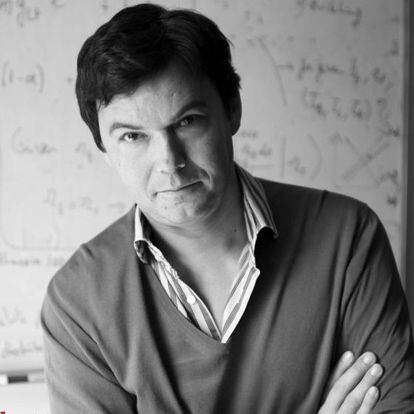 Thomas Piketty en su despacho en la Escuela de Econom&iacute;a de Par&iacute;s, en junio de 2013