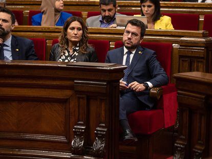 El presidente de la Generalitat, Pere Aragonès (en el centro), con el 'conseller' de Empresa y Trabajo, Roger Torrent, y la 'consellera' de Presidencia, Marta Vilagra, este viernes en Barcelona.