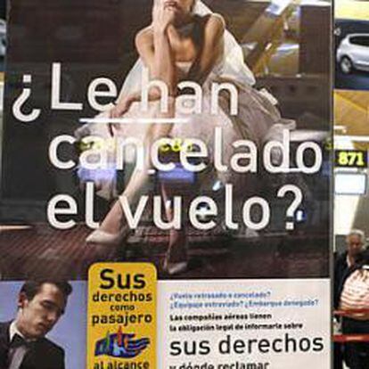 Pasajeros en el aeropuerto de Madrid, durante una de las jornadas de la huelga de pilotos
