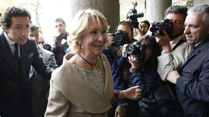 Esperanza Aguirre a su llegada a los juzgados para declarar.