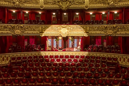 Vista desde el escenario del Palco de Honor, del Palais Garnier de París.