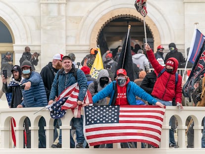 Simpatizantes de Donald Trump durante el asalto al Capitolio de Estados Unidos en enero de 2021.