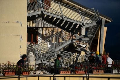 Escaleras de una vivienda dañada en Amatrice.