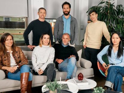 Eduardo Martínez, CEO y cofundador de Toqio, junto a parte del equipo de la compañía.