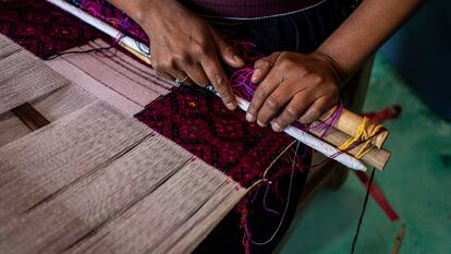 Mujeres tejedoras en Chiapas (México).
