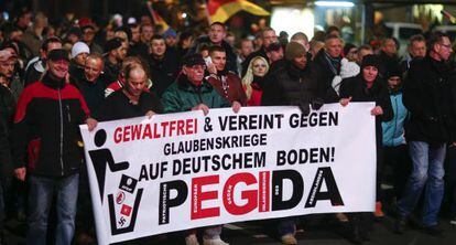 Manifestaci&oacute;n de Pegida el 15 de diciembre en Dresde.