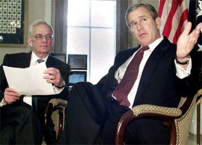 George W. Bush y Paul O&#39;Neill, en una foto de archivo.