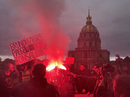 Manifestantes en la huelga nacional por los salarios, el pasado 18 de octubre en París.
