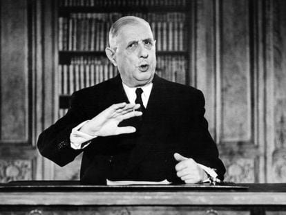 Charles de Gaulle se dirige a los franceses en un mensaje televisado en el Año Nuevo de 1963.