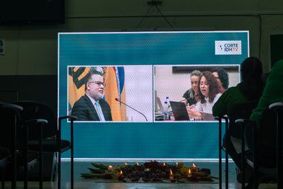 An offering from the room where the audience is followed in San Salvador, El Salvador. 