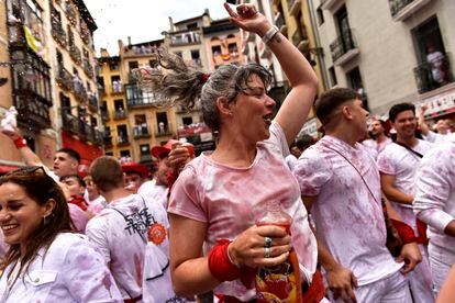  “Bienvenidos a las fiestas más grandes del mundo” es el mensaje que el Ayuntamiento de Pamplona quiere transmitir a quienes lleguen estos días a la ciudad.