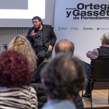 .El ganador del Premio Ortega y Gasset a Mejor Fotografía 2023, Santi Palacios,  en un encuentro con suscriptores y lectores de EL PAÍS en Valencia.