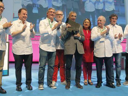 De izquierda a derecha, Hilario Arbelaitz, Martin Berasategui, Andoni Luis Aduriz, Ram&oacute;n Roteta, Michel Brass, Roser Torras, Juan Mari Arzak, Josean Alija y Pedro Subijana.