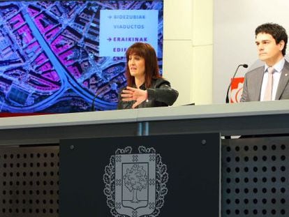 Garamendi, junto al portavoz de la Diputación, Unai Rementeria, en la rueda de prensa tras el Consejo de Gobierno foral.