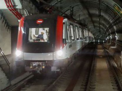 Grupos organizados de jóvenes causan daños en los metros de ambas ciudades y protagonizan agresiones a pasajeros y vigilantes