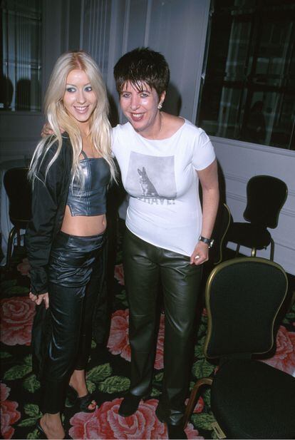 Christina Aguilera y Diane Warren durante una gala de premios en el año 2000.