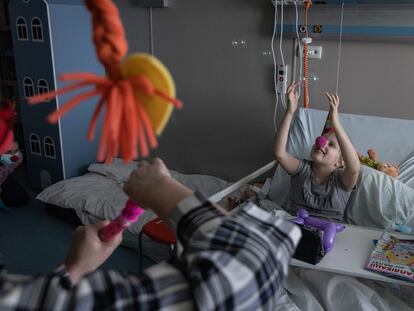Las emociones en los entornos hospitalarios están a flor de piel. La persona muestra una vulnerabilidad especial.