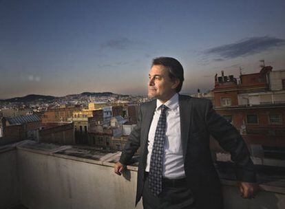 Artur Mas, presidente de Convergència i Unió y líder de la oposición en el Parlamento de Cataluña, fotografiado en la terraza de la sede de CiU.