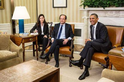 El presidente de Francia François Hollande durante la reunión con su homólogo estadounidense Barack Obama en el despacho Oval.