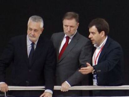 Marcelino Iglesias y José Antonio Griñán visitan las instalaciones del congreso del PSOE.