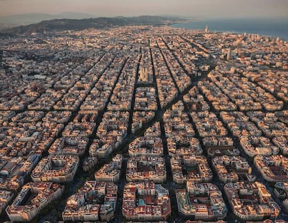 Vista aèria de l'Eixample, on es veu el pla de les illes de Cerdà.