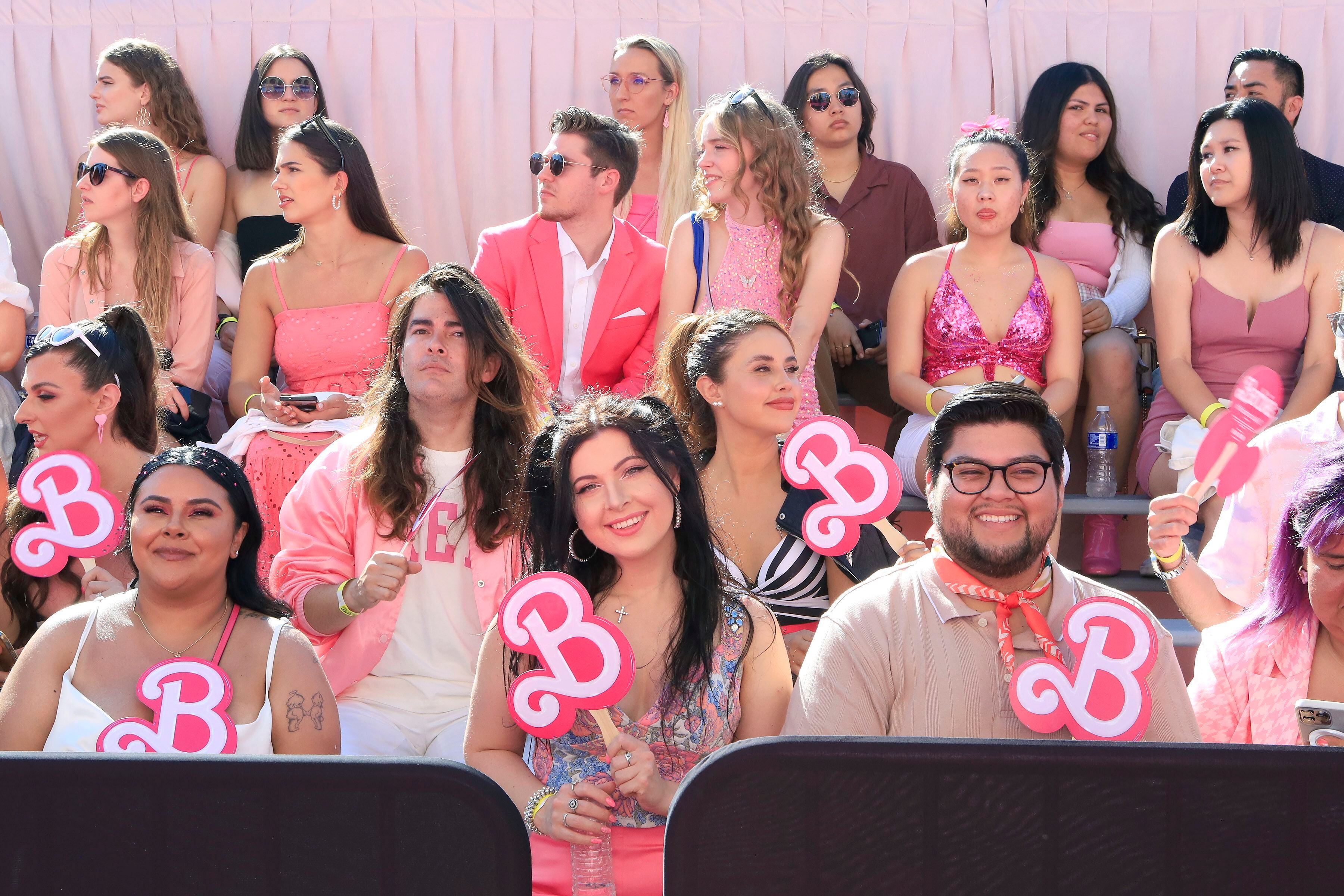 Un grupo de fans en el estreno de 'Barbie' en Los Ángeles, California, el 9 de julio de 2023.