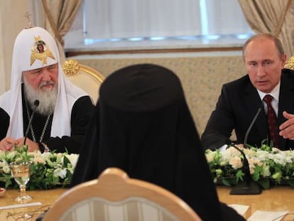 El patriarca Kiril de Moscú, con el presidente ruso, Vladímir Putin, en una fotografía de octubre de 2019.