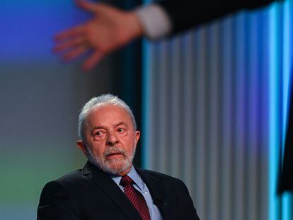 Luiz Inácio Lula da Silva, antes del comienzo del último debate televisado antes de las elecciones presidenciales de Brasil el próximo domingo 2 de octubre.