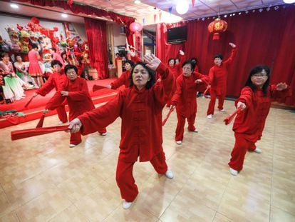 Ensayo ayer de un espectáculo de taichi para la celebración del Año Nuevo chino.