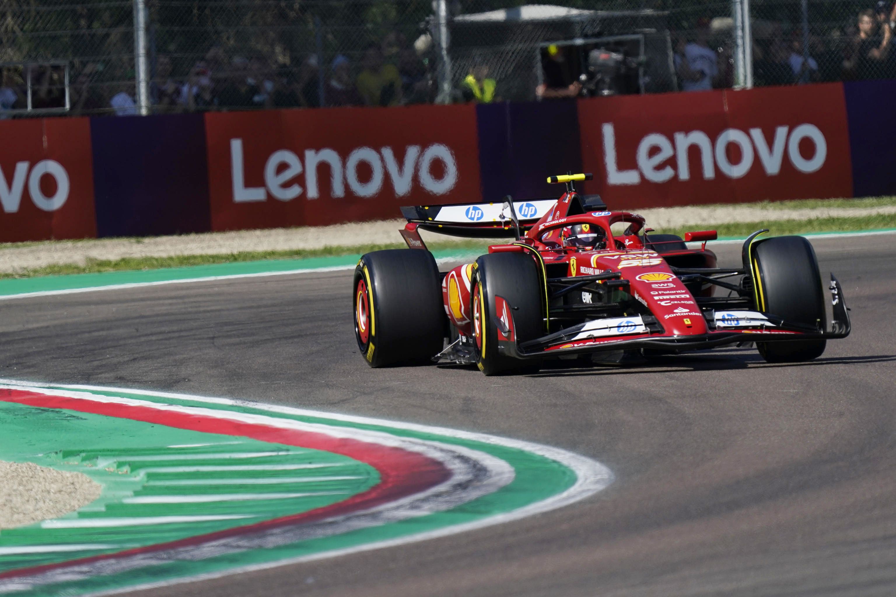 La enésima reconquista de Ferrari: nuevas piezas para el monoplaza de Leclerc y Sainz