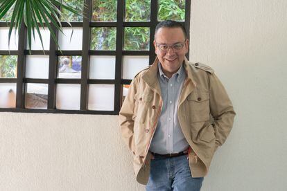 Germán Martínez posa para un retrato en su oficina. 